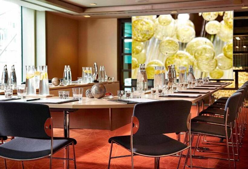 Fotos del hotel Renaissance Istanbul Polat Bosphorus:  9