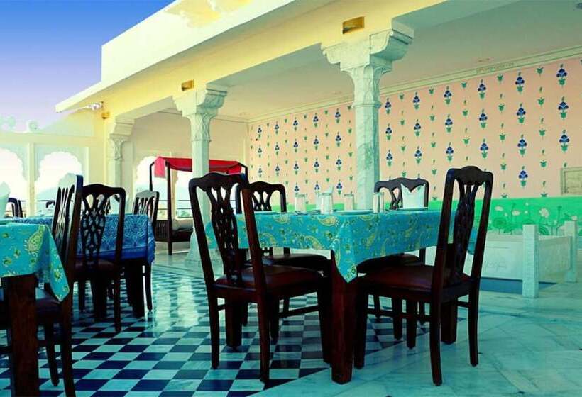 هتل Amar Kothi