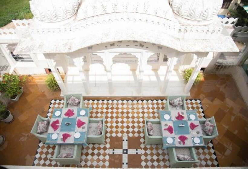 هتل Amar Kothi