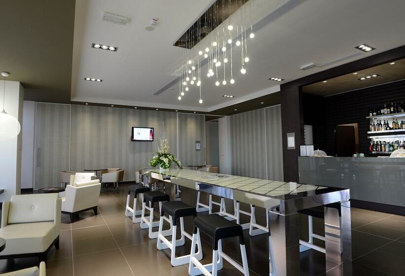 هتل Best Western Premier Chc Airport