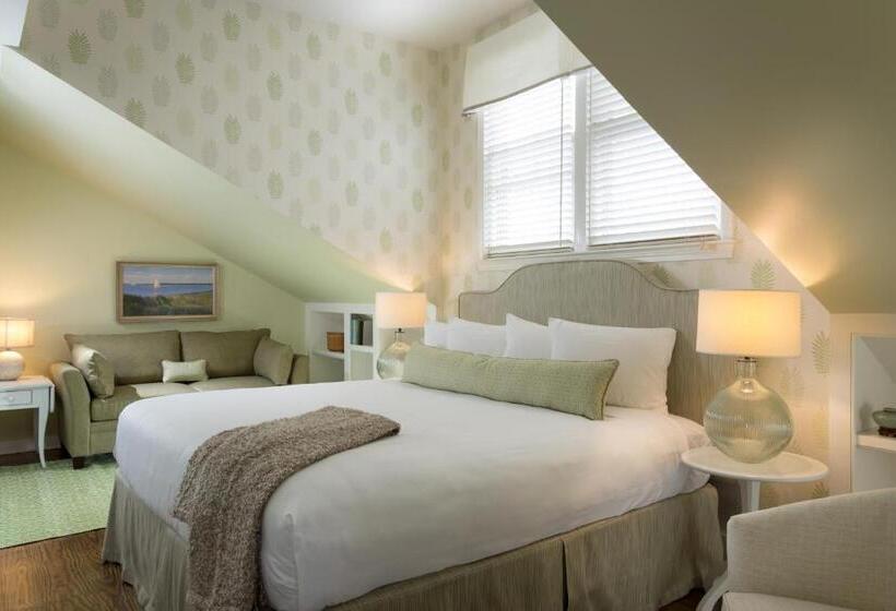 هتل Brass Lantern Inn
