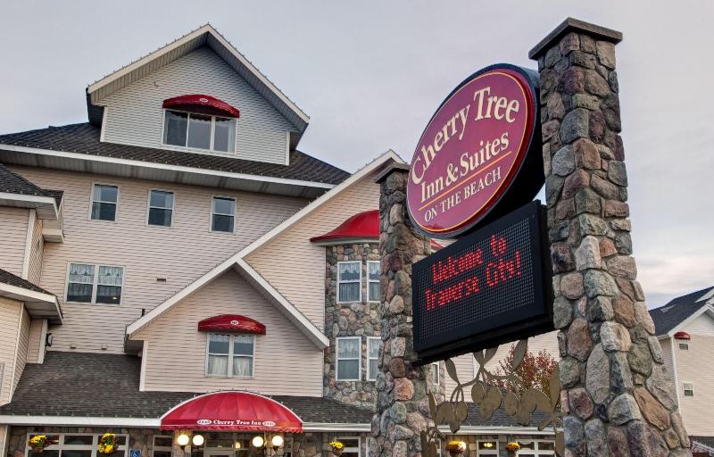 هتل Cherry Tree Inn & Suites