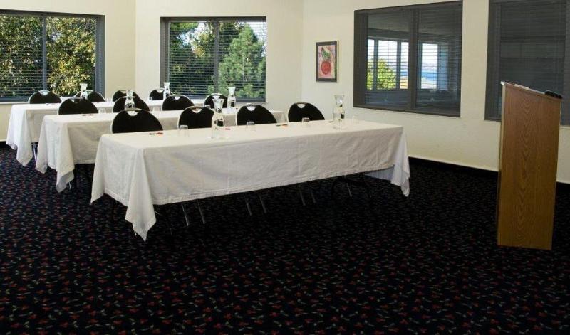 هتل Cherry Tree Inn & Suites
