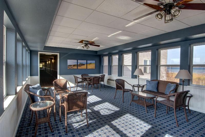 هتل Cherry Tree Inn & Suites