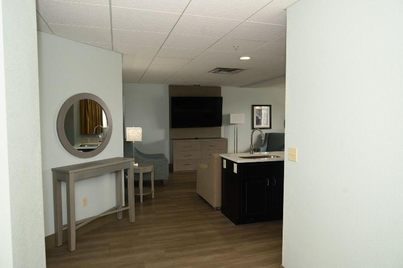 هتل Cherry Tree Inn & Suites