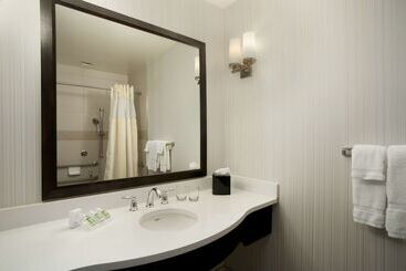 هتل Hilton Garden Inn Auburn