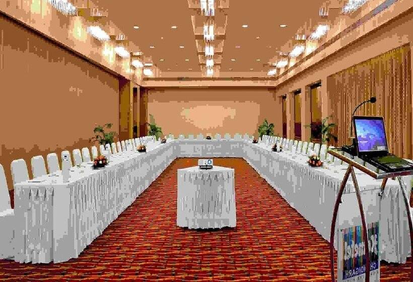 酒店 Hometel Chandigarh