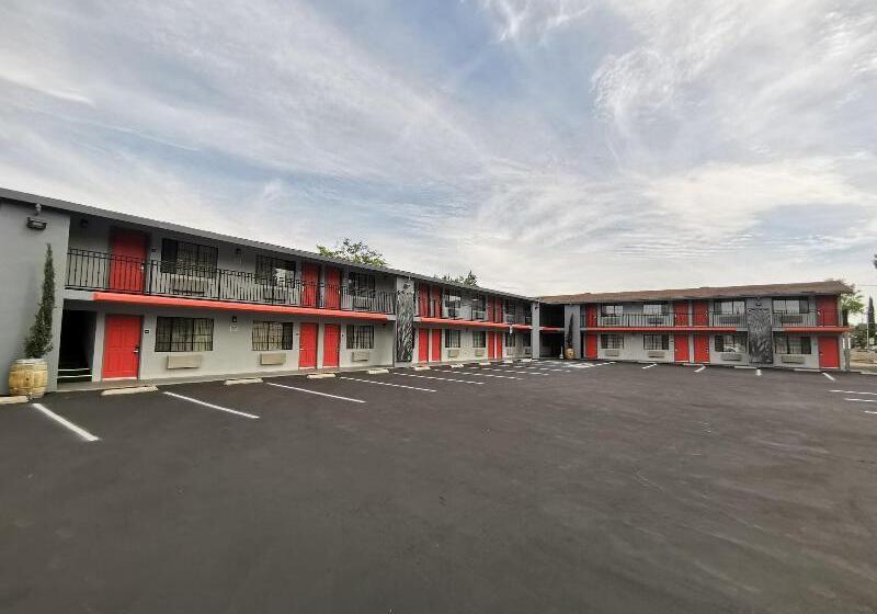 هتل Journey Inn