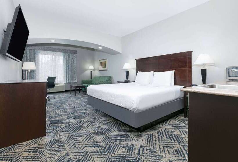 בית מלון כפרי La Quinta By Wyndham Tulsa Airport / Expo Square
