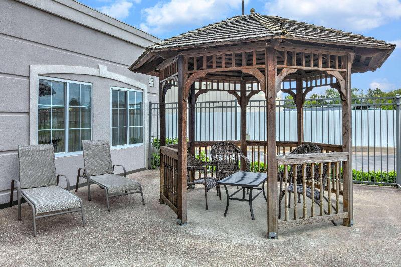 בית מלון כפרי La Quinta By Wyndham Tulsa Airport / Expo Square