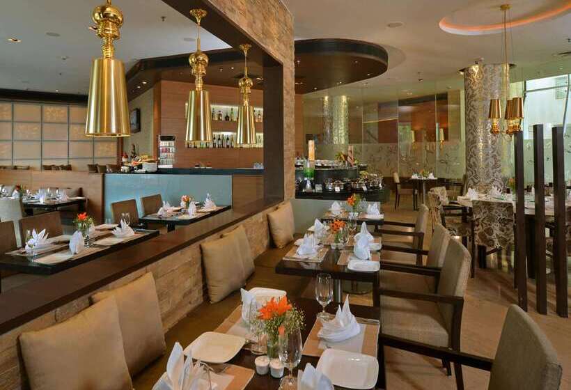 هتل Majestic Court Sarovar Portico Navi Mumbai