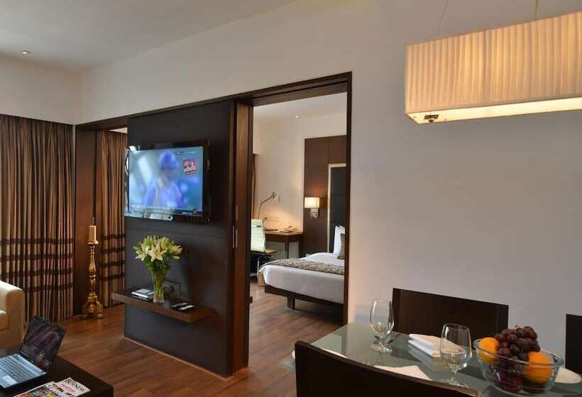 هتل Majestic Court Sarovar Portico Navi Mumbai