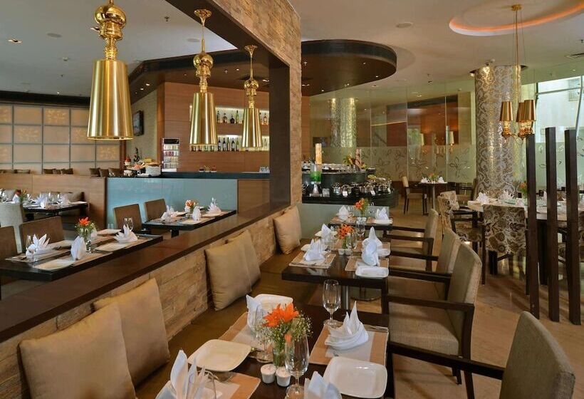 هتل Majestic Court Sarovar Portico Navi Mumbai