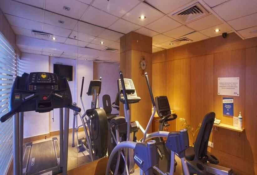 هتل Majestic Court Sarovar Portico Navi Mumbai