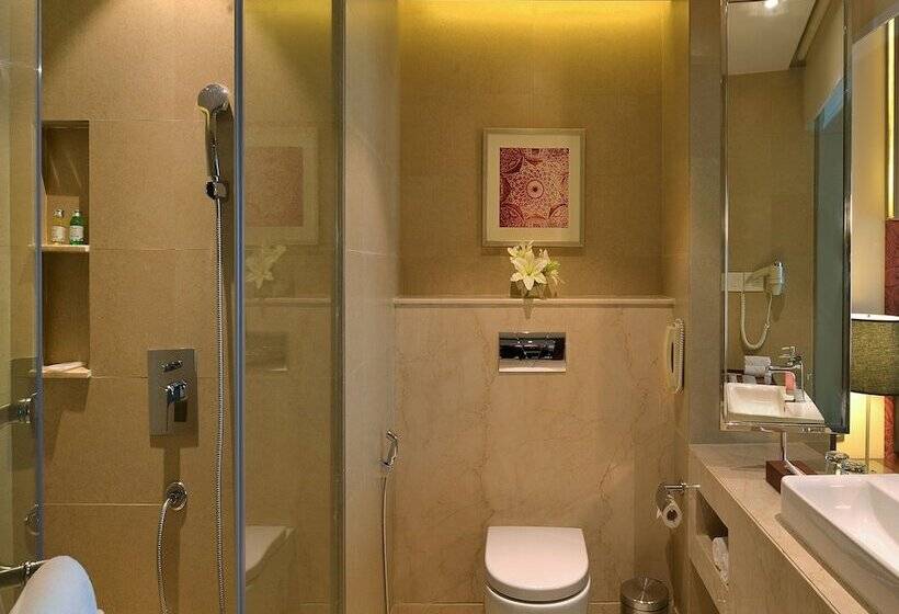 هتل Majestic Court Sarovar Portico Navi Mumbai