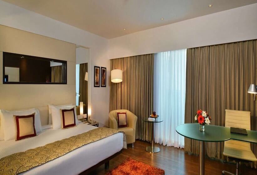 هتل Majestic Court Sarovar Portico Navi Mumbai