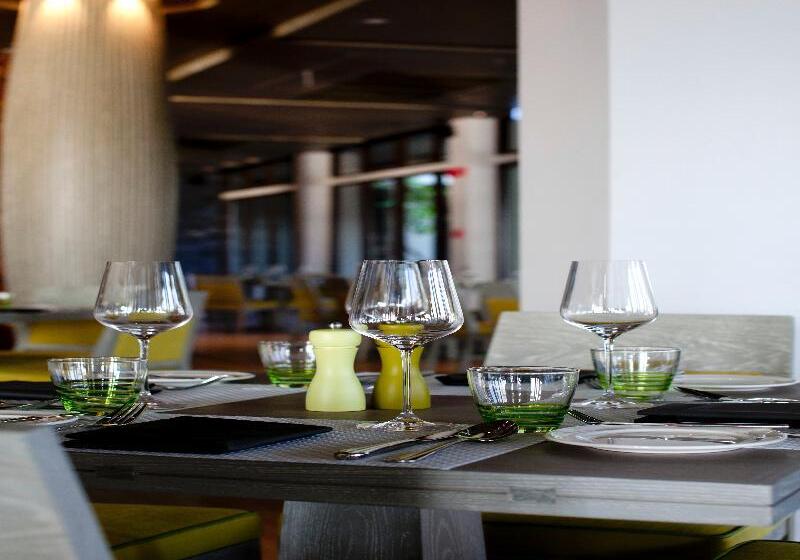 Отель Pullman Phuket Arcadia Naithon Beach