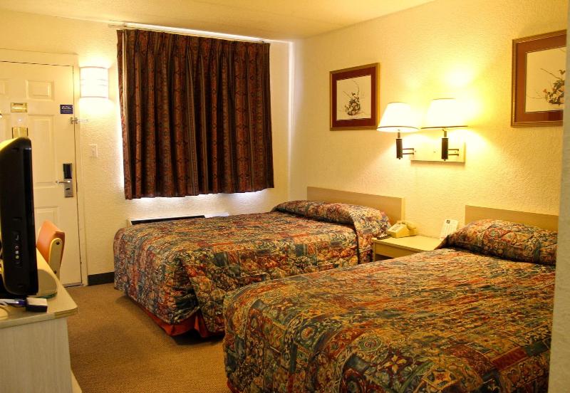 هتل Qc Stay Inn