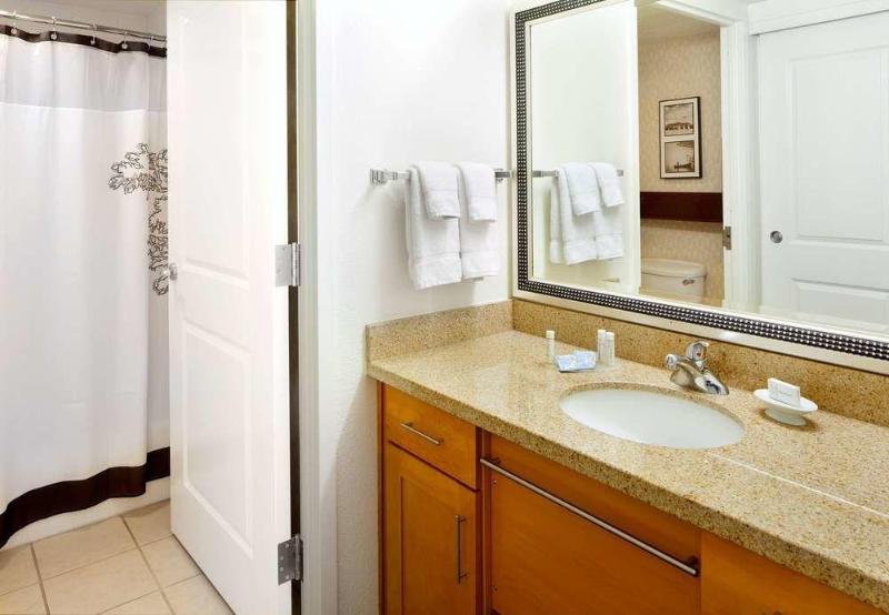 هتل Residence Inn By Marriott San Antonio Six Flags At The Rim