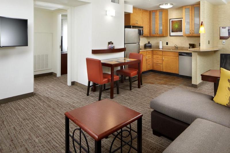 هتل Residence Inn By Marriott San Antonio Six Flags At The Rim