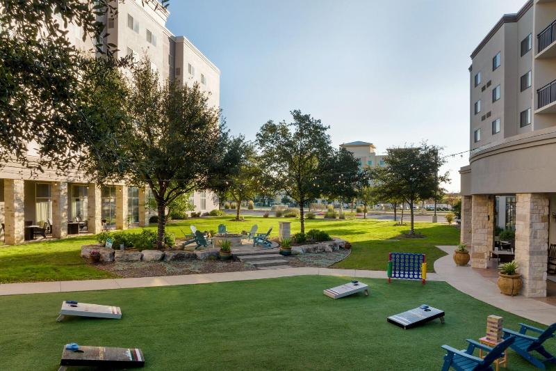 هتل Residence Inn By Marriott San Antonio Six Flags At The Rim