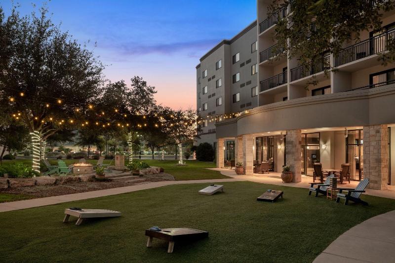 هتل Residence Inn By Marriott San Antonio Six Flags At The Rim