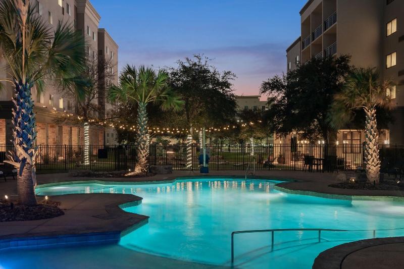 هتل Residence Inn By Marriott San Antonio Six Flags At The Rim