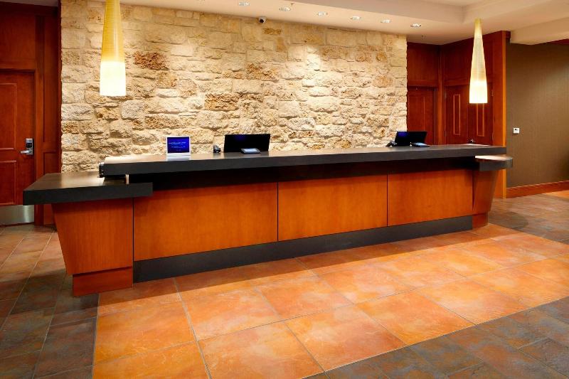 هتل Residence Inn By Marriott San Antonio Six Flags At The Rim