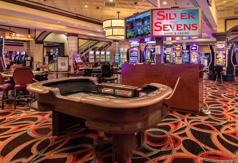هتل Silver Sevens  & Casino