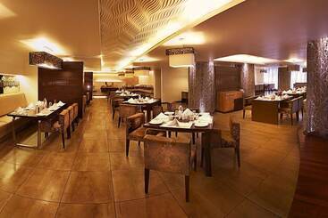 Fotos del hotel The Royale Senate Hebbal:  30