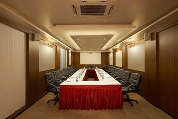 Fotos del hotel The Royale Senate Hebbal:  12