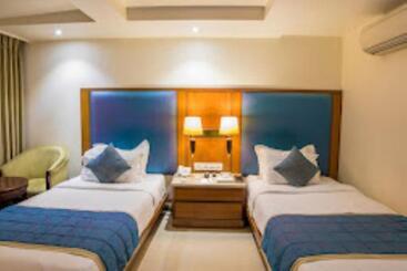 Fotos del hotel The Royale Senate Hebbal:  5