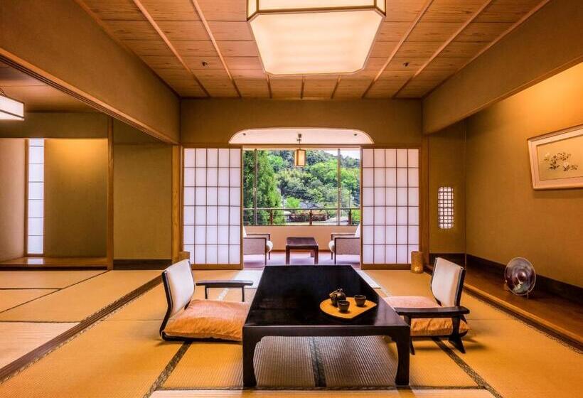 هتل Ooedo Onsen Monogatari Premium Saiki Bekkan