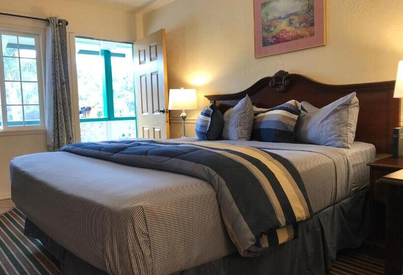 مُتل Monterey Pines Inn