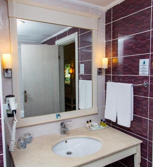 استراحتگاه Champion Holiday Village