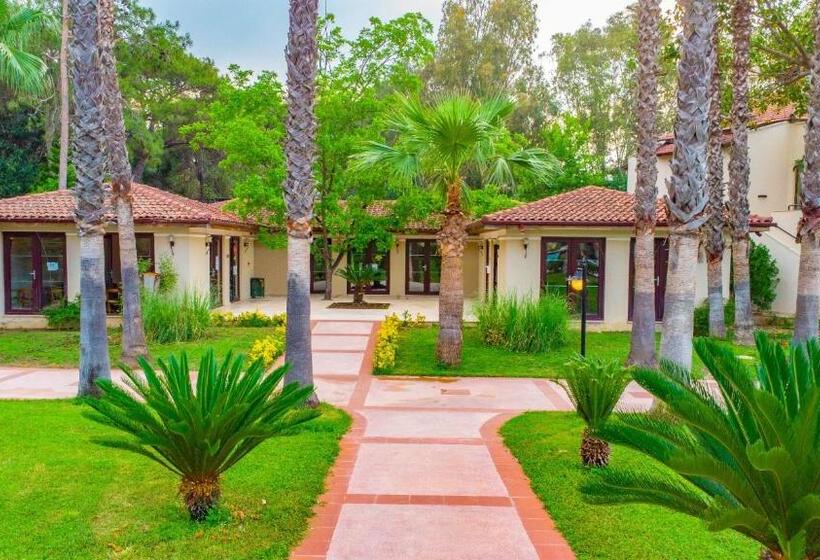 استراحتگاه Champion Holiday Village