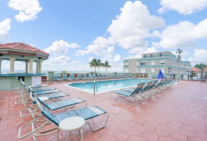 استراحتگاه Hollywood Beach Tower