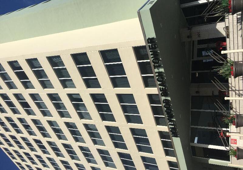 استراحتگاه Hollywood Beach Tower