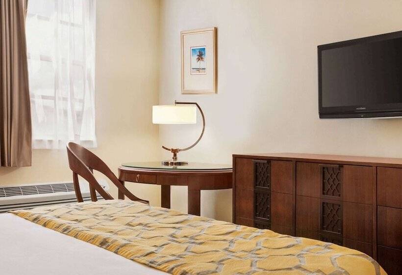 هتل Belmont Inn & Suites