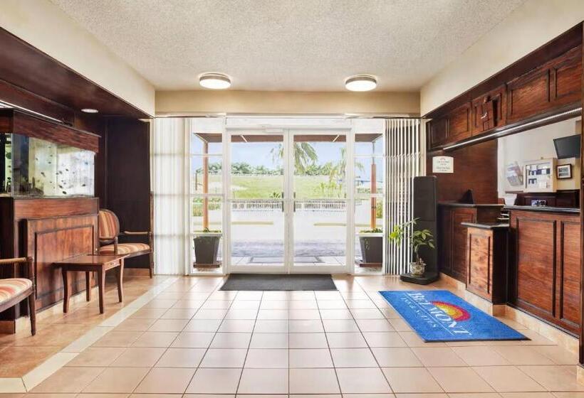 هتل Belmont Inn & Suites