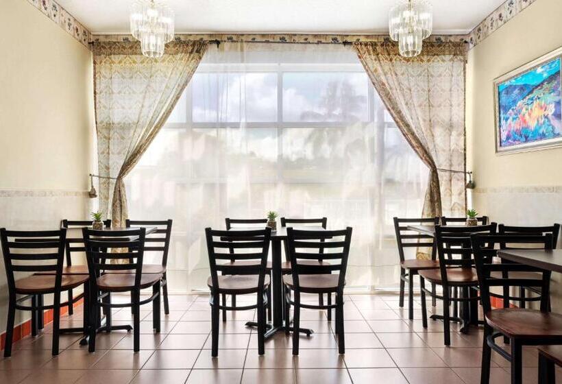 هتل Belmont Inn & Suites