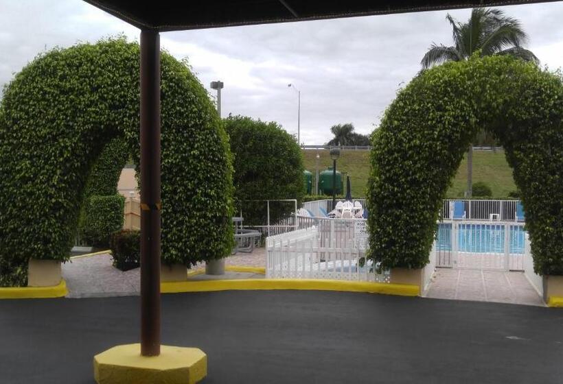 هتل Belmont Inn & Suites