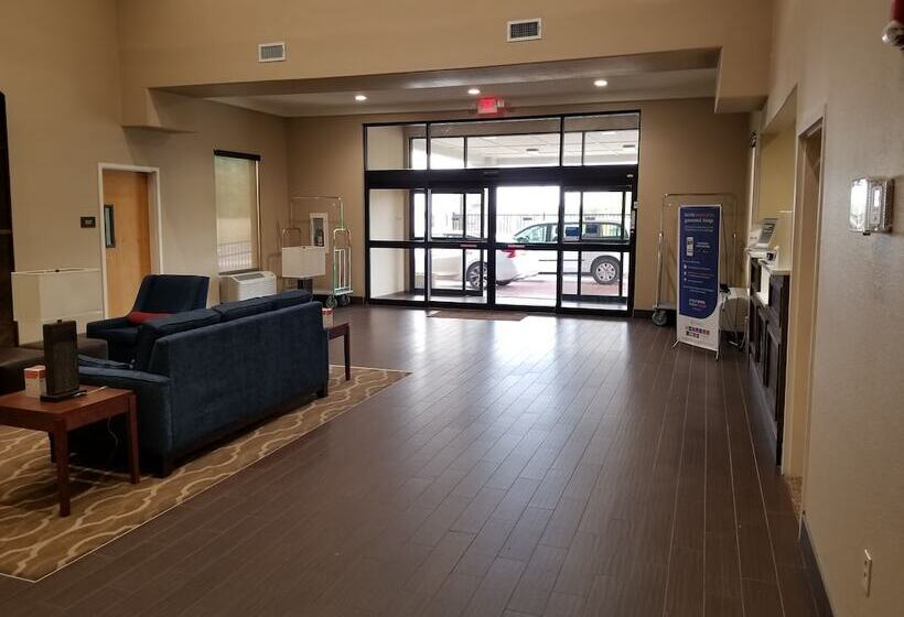 בית מלון כפרי Comfort Inn & Suites Airport