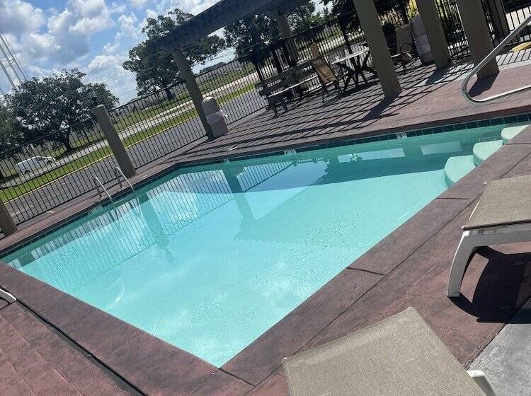 Отель Comfort Inn & Suites Airport