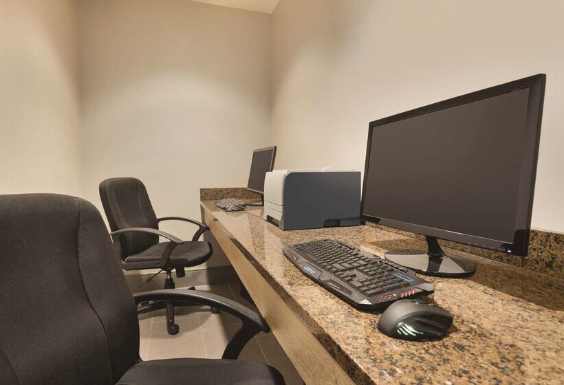 هتل Country Inn & Suites By Radisson, Madison, Al