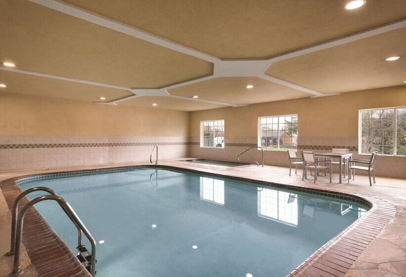 Отель Country Inn & Suites By Radisson, Valparaiso, In