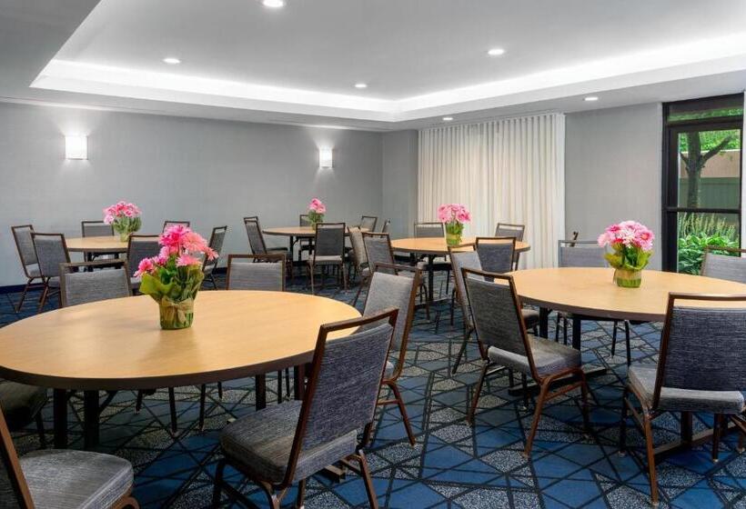هتل Courtyard By Marriott Danbury