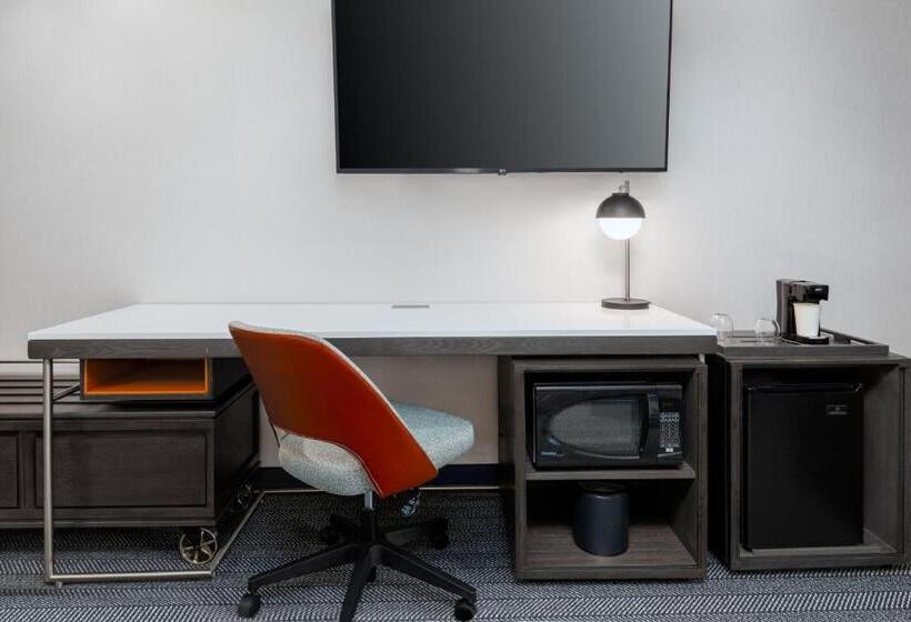 هتل Courtyard By Marriott Danbury