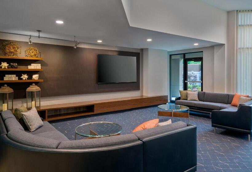 هتل Courtyard By Marriott Danbury