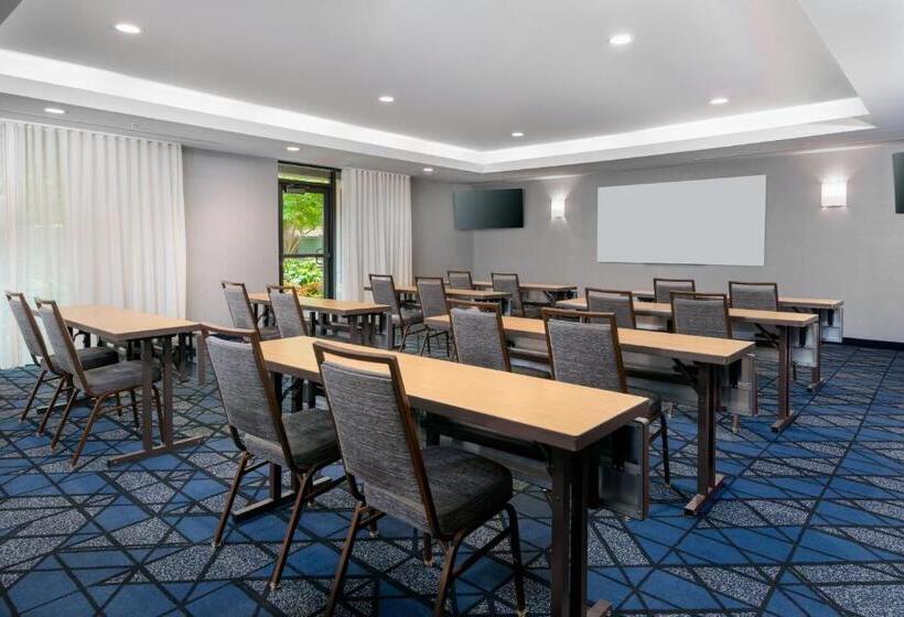 هتل Courtyard By Marriott Danbury